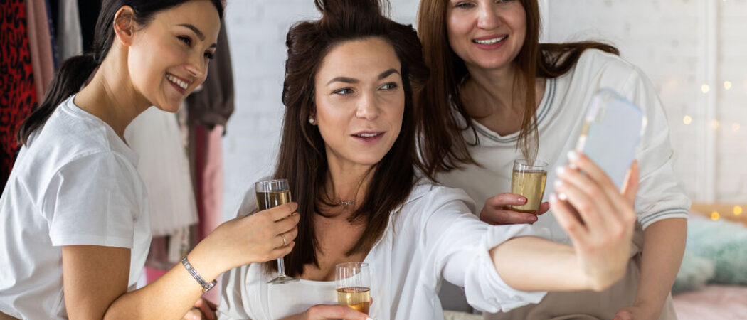 «Así atraen las marcas de alcohol a las mujeres en Facebook e Instagram»