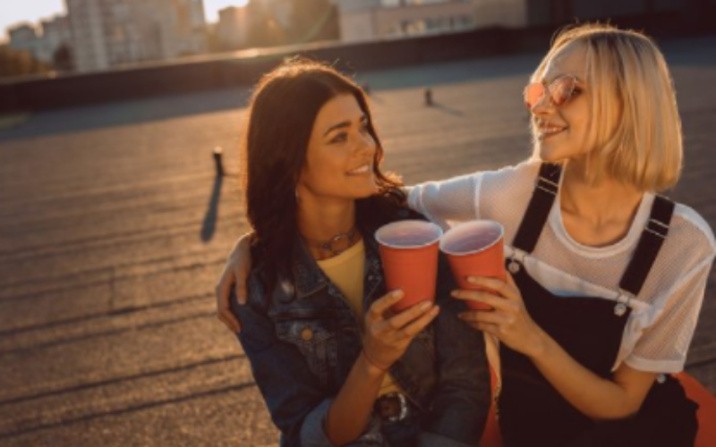 El Proyecto Malva analiza: «La representación de la mujer en el marketing digital de marcas de bebidas alcohólicas»