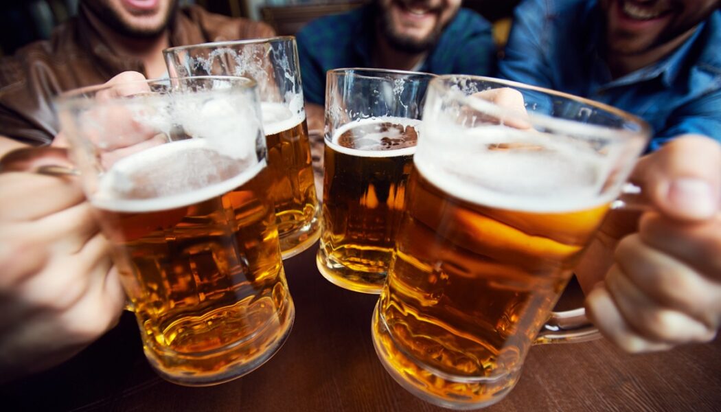 «Pídete una cerveza y no seas maricón» Artículo de Píkara Magazine